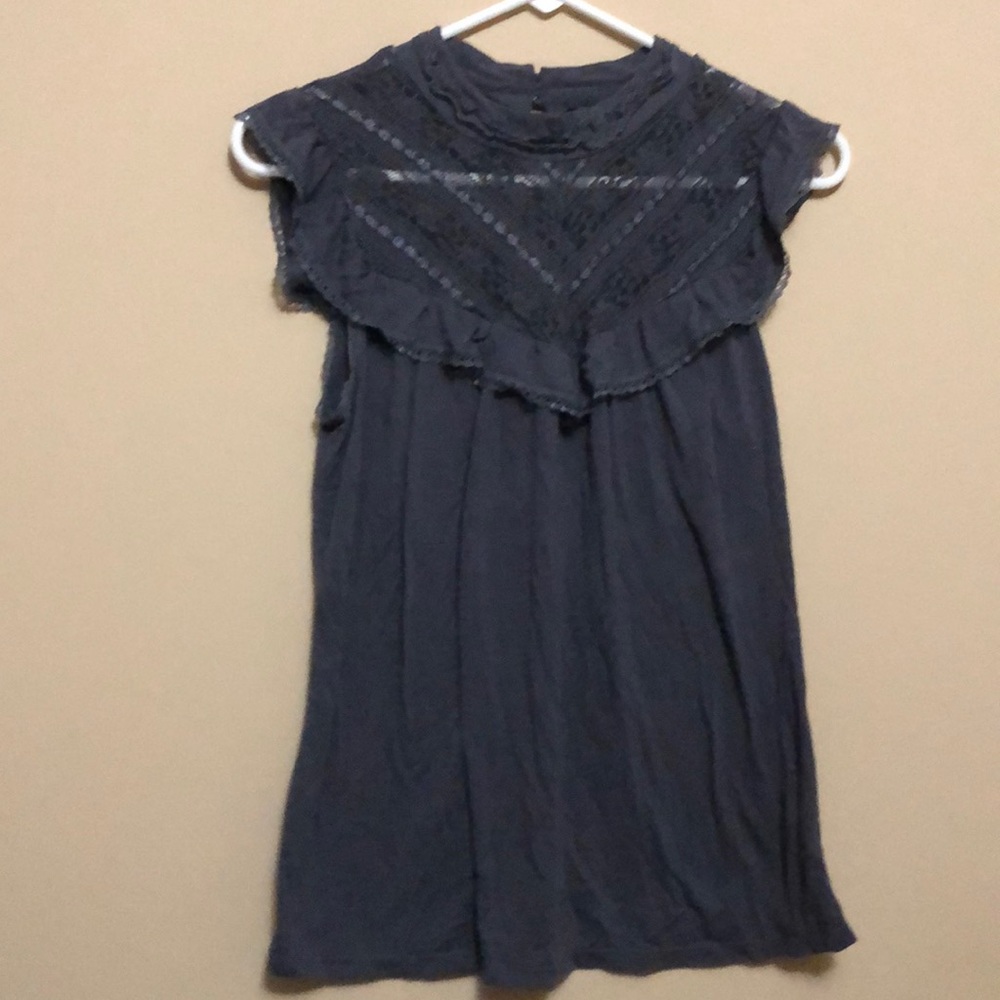 Grey sleeveless shirt